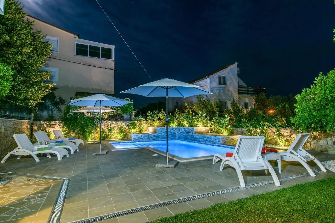 Family Friendly Apartments With A Swimming Pool Okrug Gornji, Ciovo - 18827 Trogir