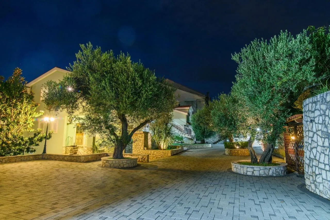 Family Friendly Apartments With A Swimming Pool Okrug Gornji, Ciovo - 18827 Trogir Croatia
