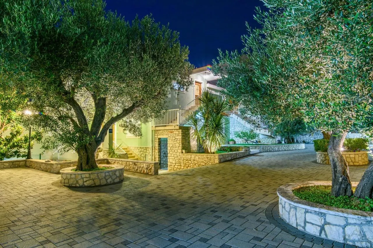 Family Friendly Apartments With A Swimming Pool Okrug Gornji, Ciovo - 18827 Trogir 0*,  Croatia