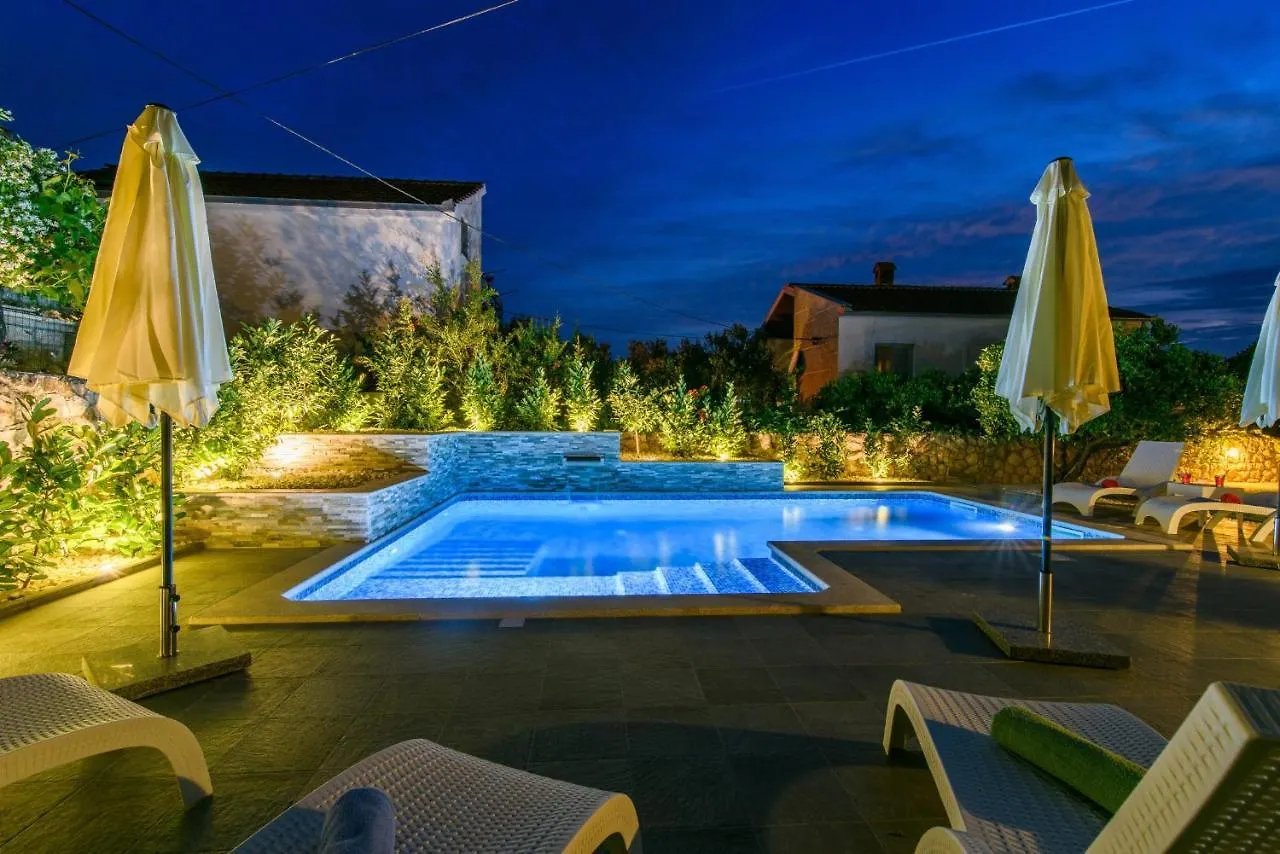 Family Friendly Apartments With A Swimming Pool Okrug Gornji, Ciovo - 18827 Trogir