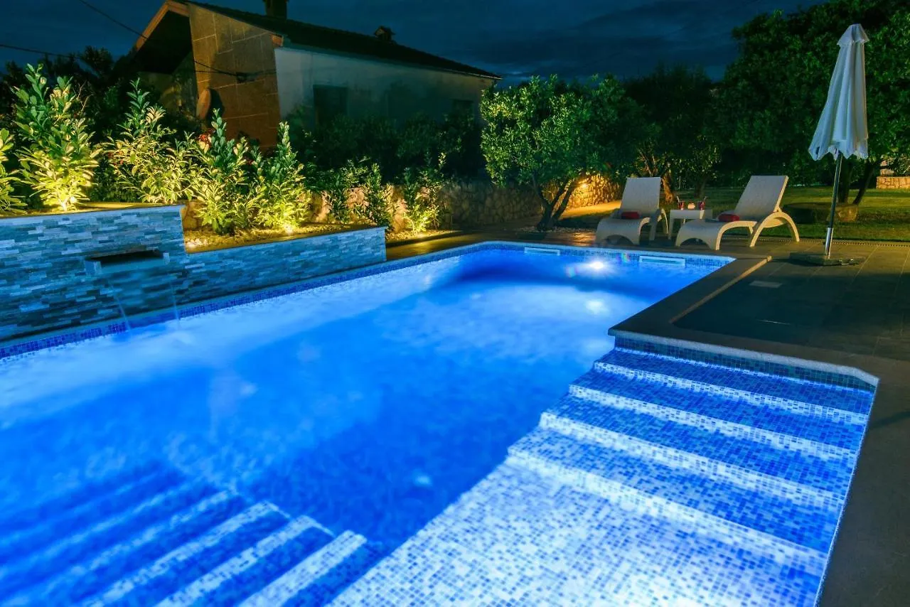 Family Friendly Apartments With A Swimming Pool Okrug Gornji, Ciovo - 18827 Trogir