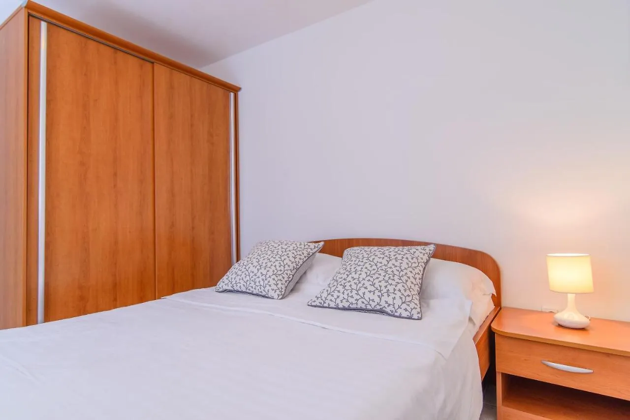 Family Friendly Apartments With A Swimming Pool Okrug Gornji, Ciovo - 18827 Trogir