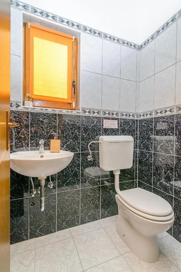 Family Friendly Apartments With A Swimming Pool Okrug Gornji, Ciovo - 18827 Trogir