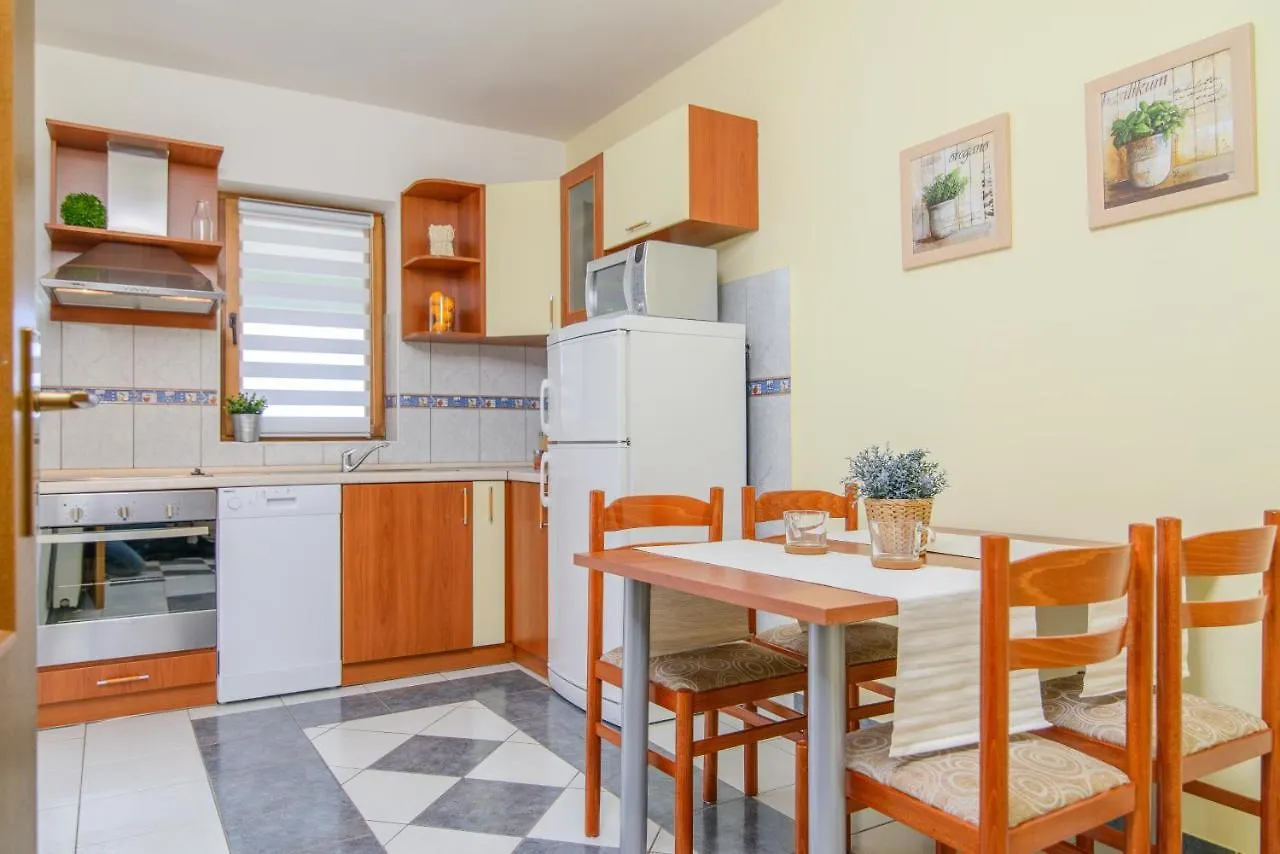Family Friendly Apartments With A Swimming Pool Okrug Gornji, Ciovo - 18827 Trogir