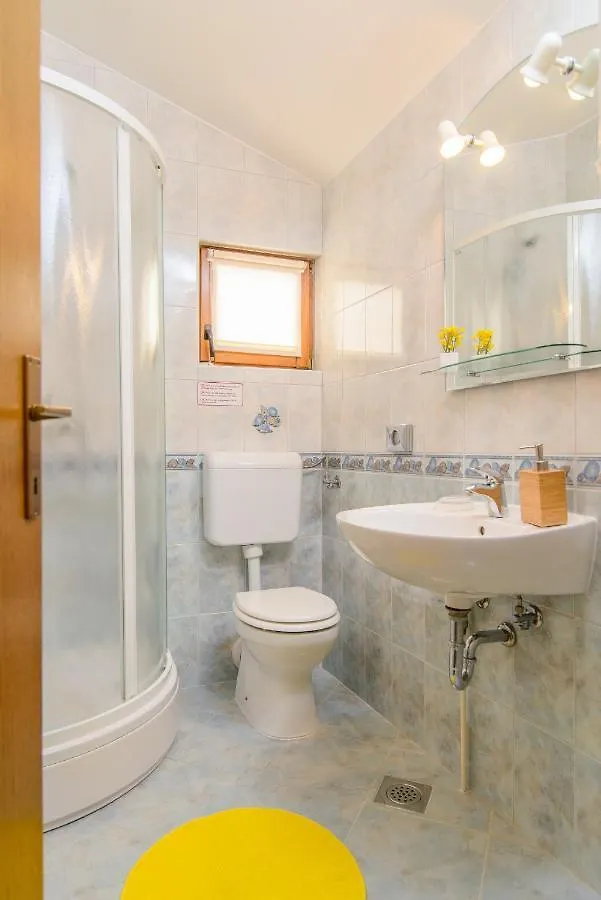 Family Friendly Apartments With A Swimming Pool Okrug Gornji, Ciovo - 18827 Trogir
