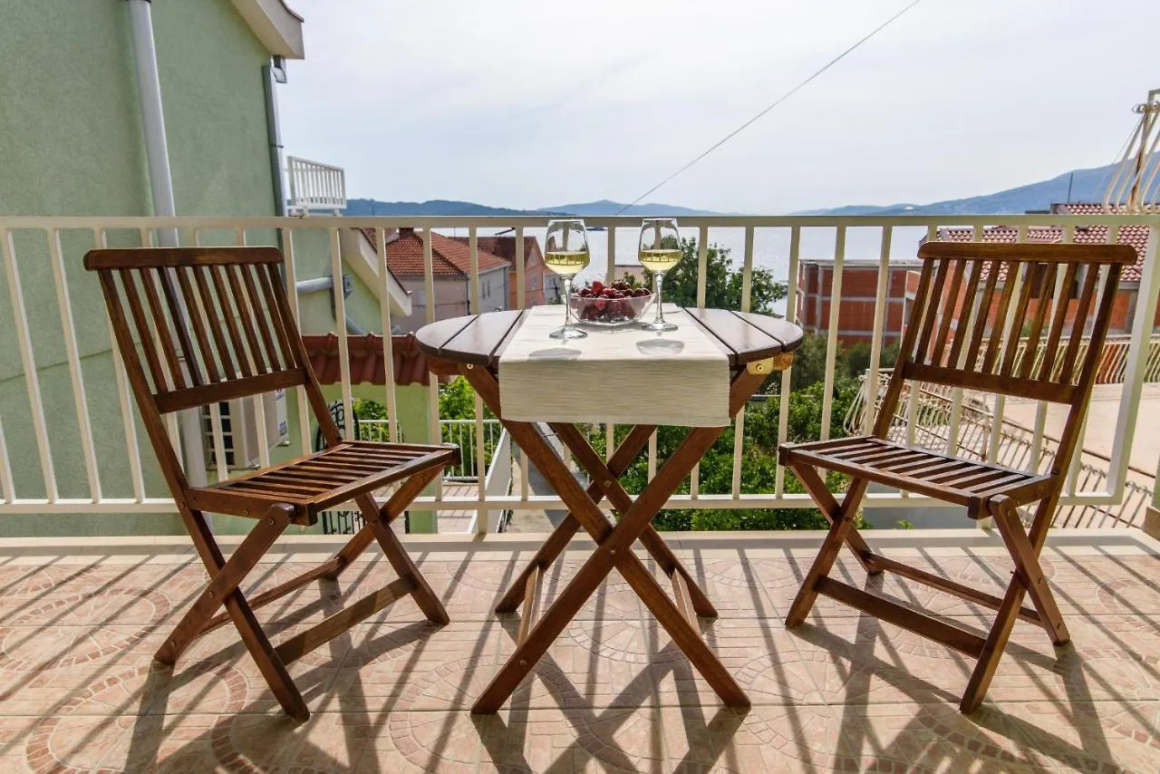 Family Friendly Apartments With A Swimming Pool Okrug Gornji, Ciovo - 18827 Trogir
