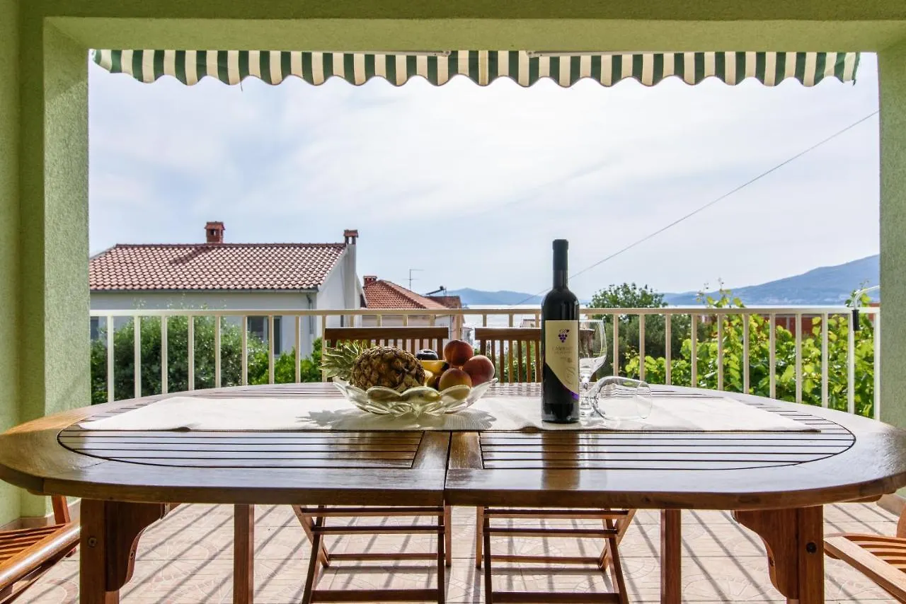 Family Friendly Apartments With A Swimming Pool Okrug Gornji, Ciovo - 18827 Trogir