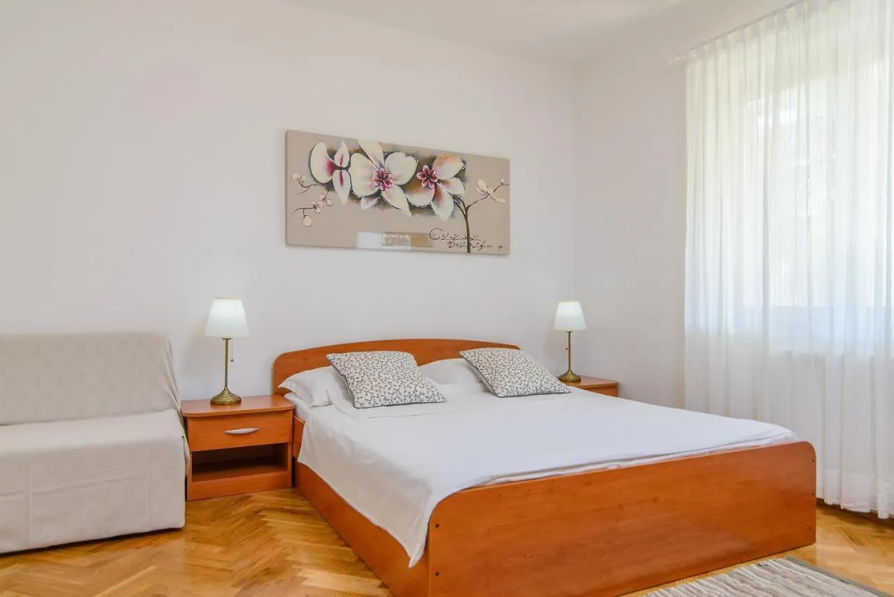 Family Friendly Apartments With A Swimming Pool Okrug Gornji, Ciovo - 18827 Trogir