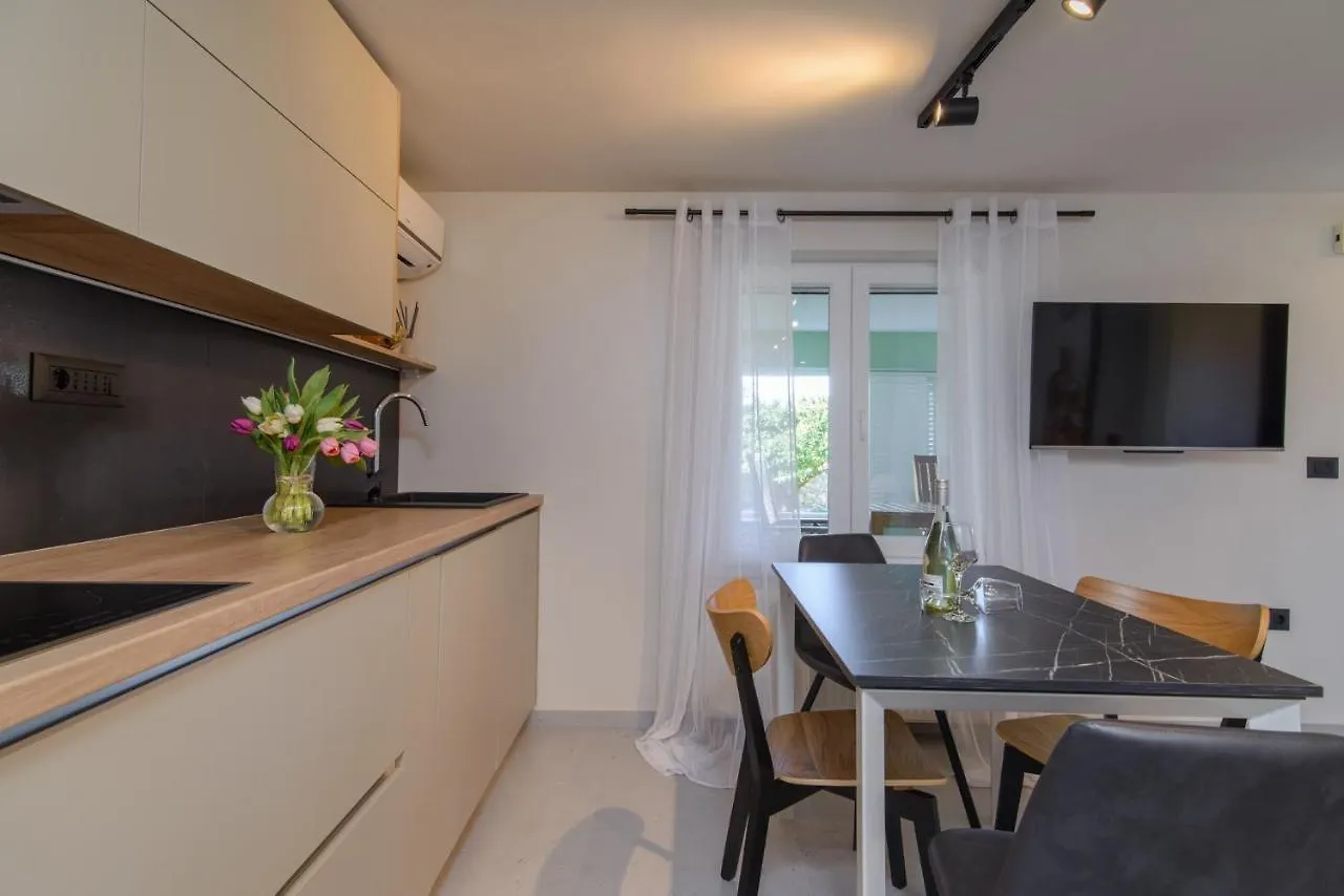 Family Friendly Apartments With A Swimming Pool Okrug Gornji, Ciovo - 18827 Trogir